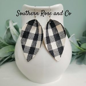 White plaid pinched petal earrings
